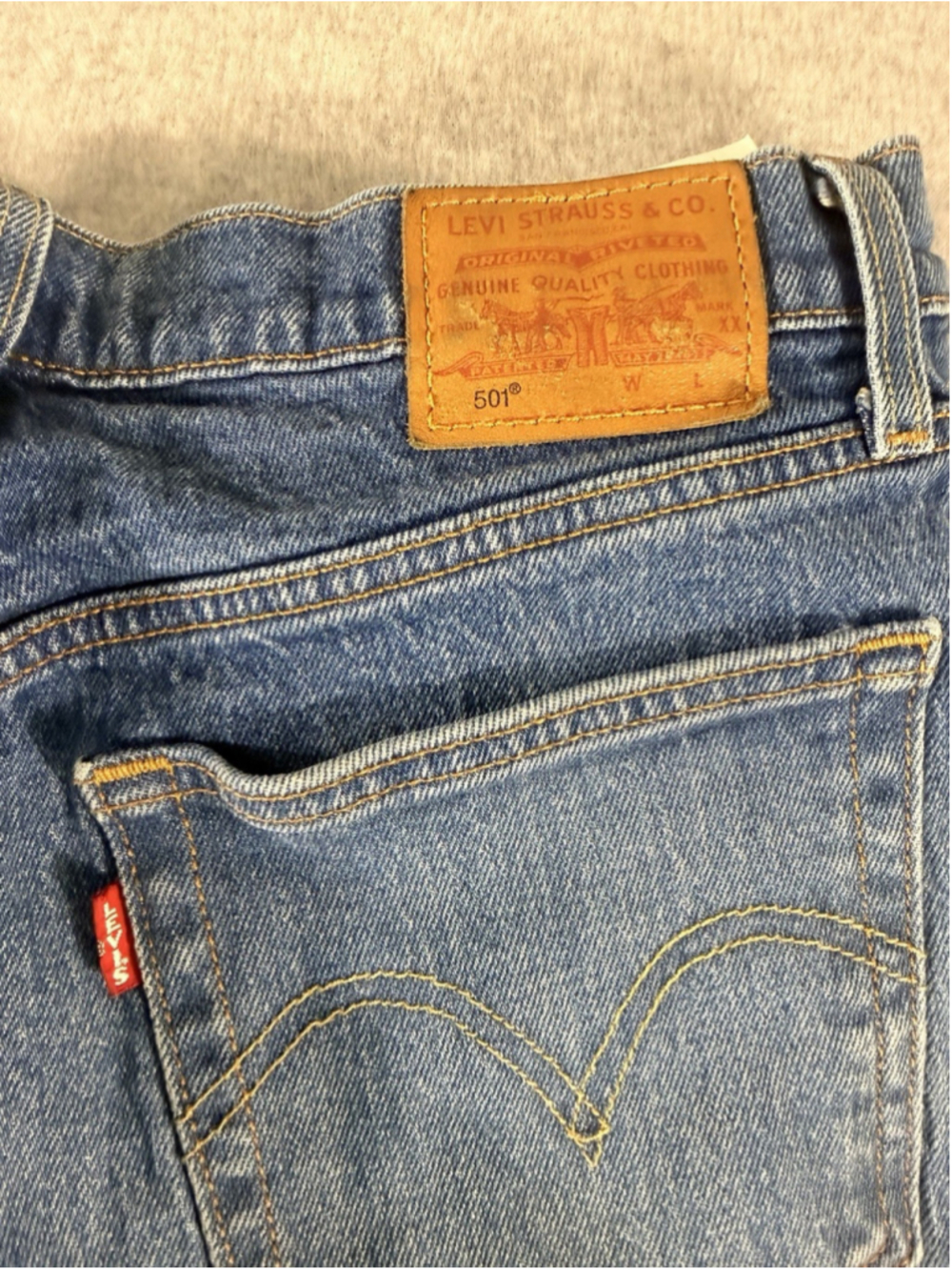Levi’s 501 Jeans W28 L26 Button Fly Medium Wash Straight Denim Distressed - Picture 4 of 10